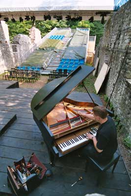 Open Air Flügel auf Ruine Hohenmelchingen