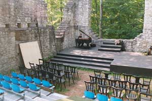 Open Air Flügel auf Ruine Hohenmelchingen